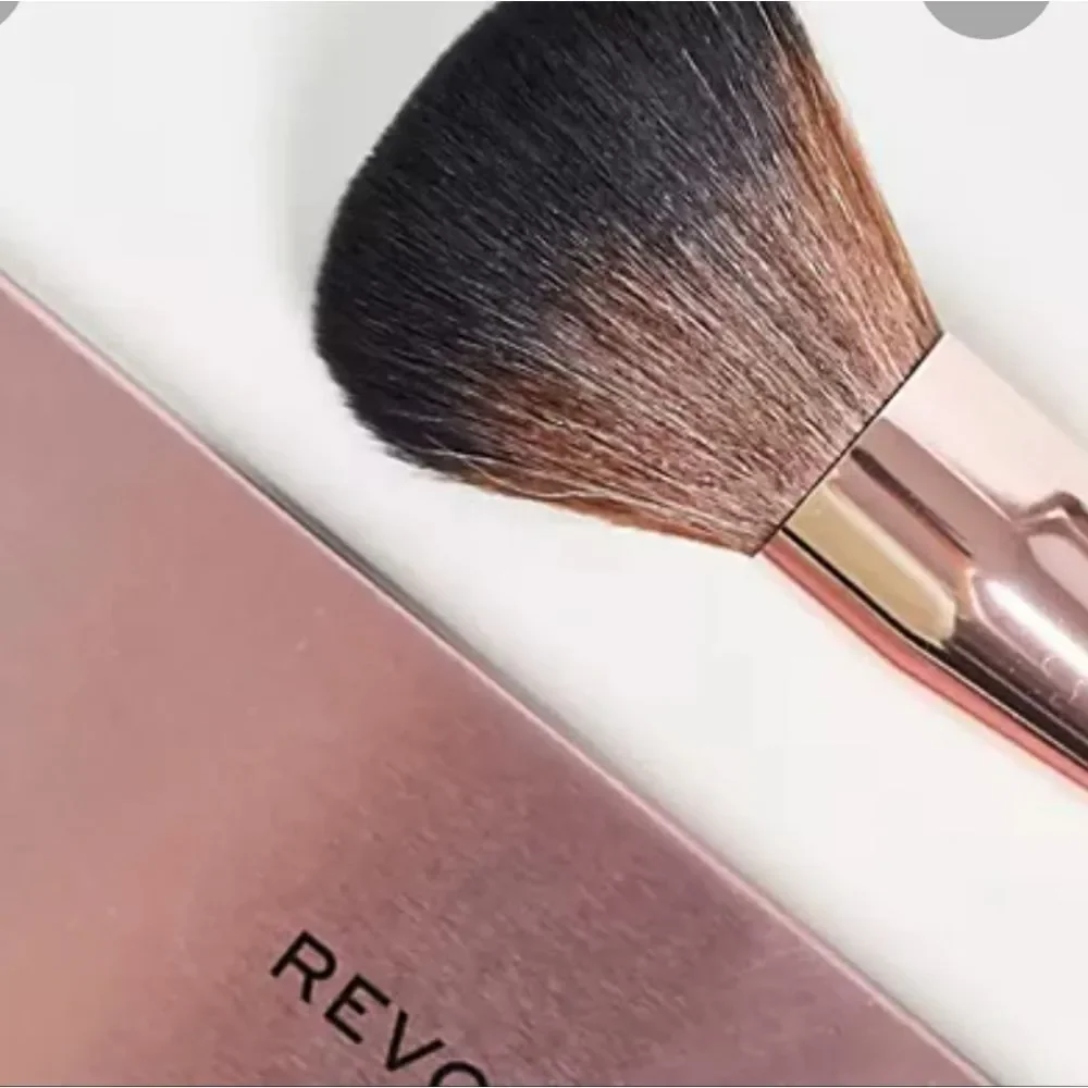 Revolution Beauty Pro Eternal Rose‎ Highlighter Brush